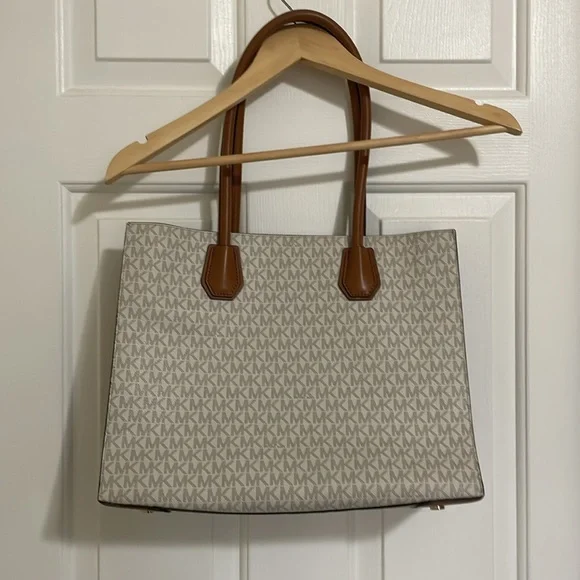 Michael Kors Tan and Cream Tote Bag - Picture 2 of 9